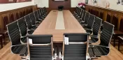 Cách chọn bàn họp văn phòng phù hợp diện tích và nhân sự